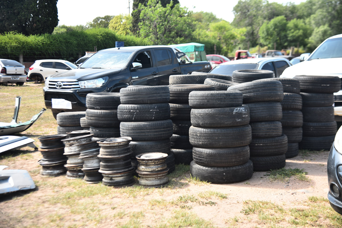 Un total de 17 personas fueron detenidas este miércoles por la mañana en un megaoperativo en las ciudades de Córdoba, Cosquín y La Falda tras 53 allanamientos en una causa por robo de autos, según informaron fuentes policiales. (Pedro Castillo / La Voz)