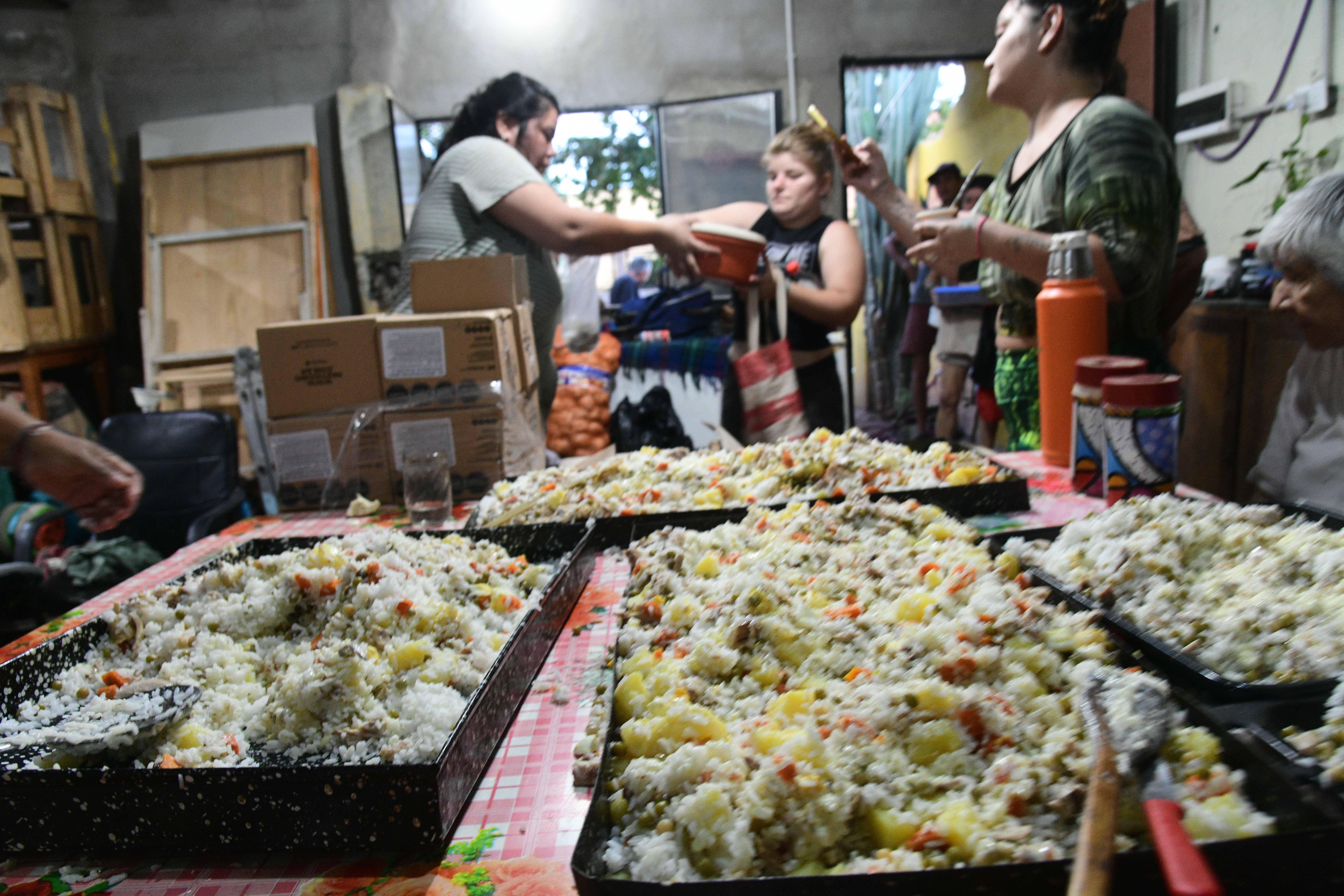 La falta de empleo, sumada al retiro de programas nacionales profundizó la necesidad de ayuda alimentaria. (Javier Ferreyra / La Voz)