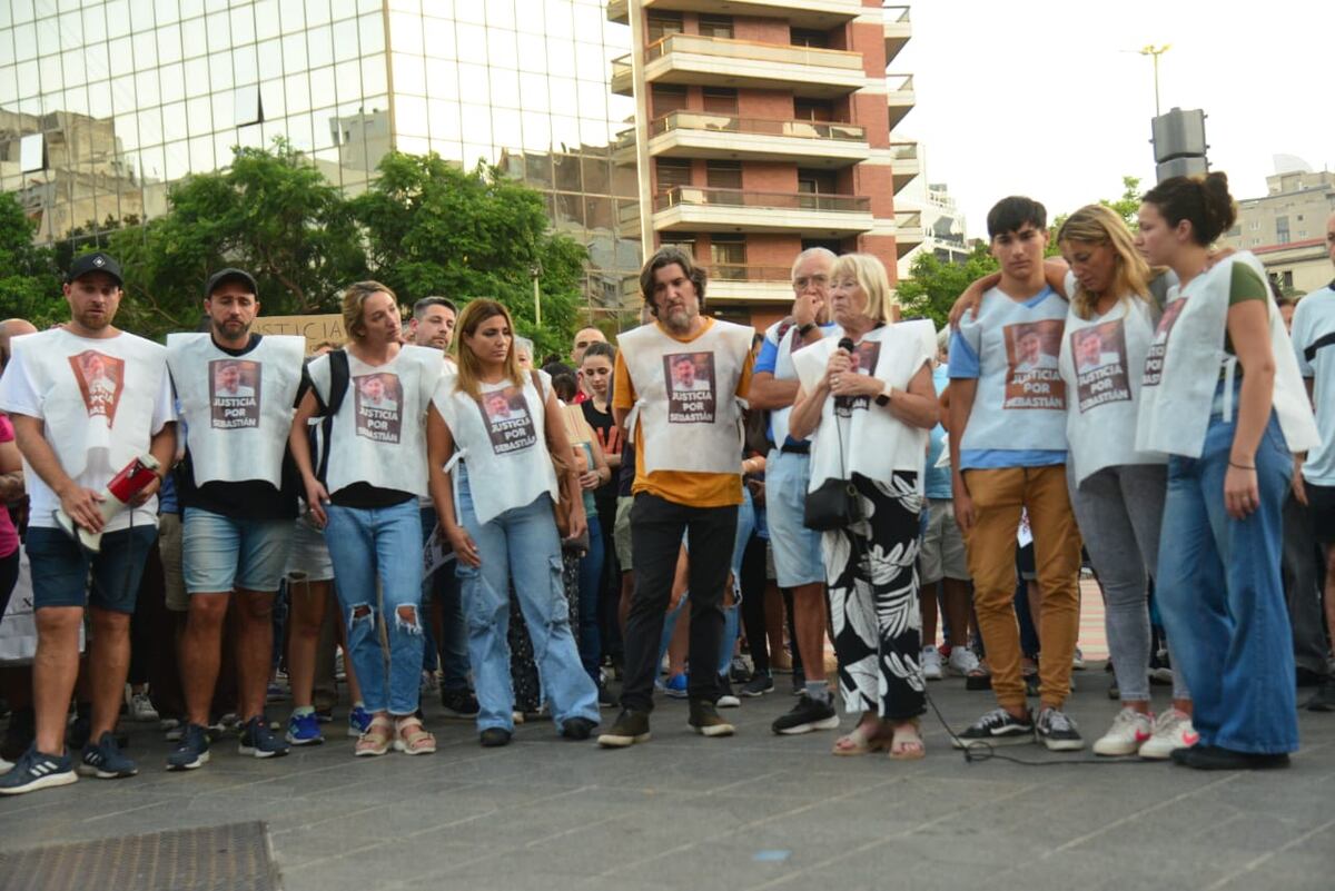 Marcha en el centro de Córdoba por Sebastián Villarreal. (Javier Ferreyra / La Voz)