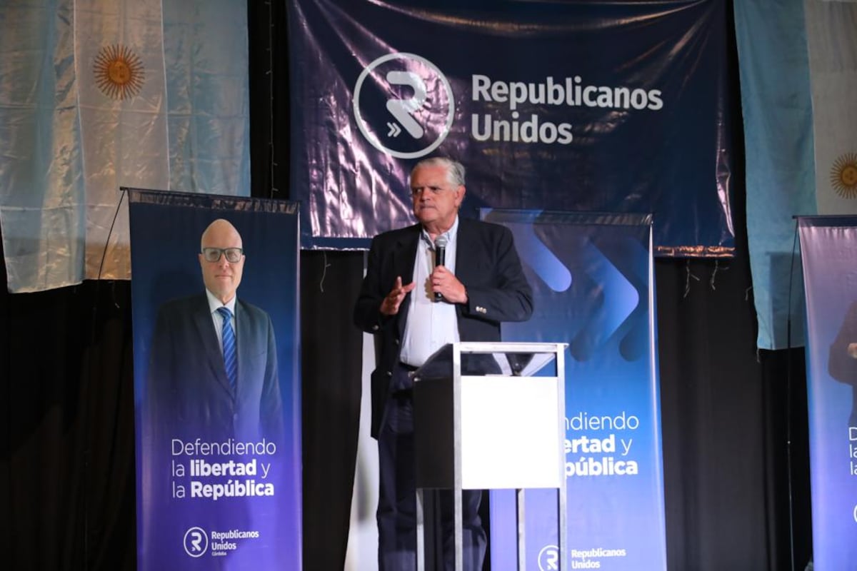 Acto. Ricardo López Murphy fue el orador central de un almuerzo que este viernes el espacio Republicanos Unidos organizó en la ciudad de Córdoba. Estuvieron Luis Juez y Mario Negri.