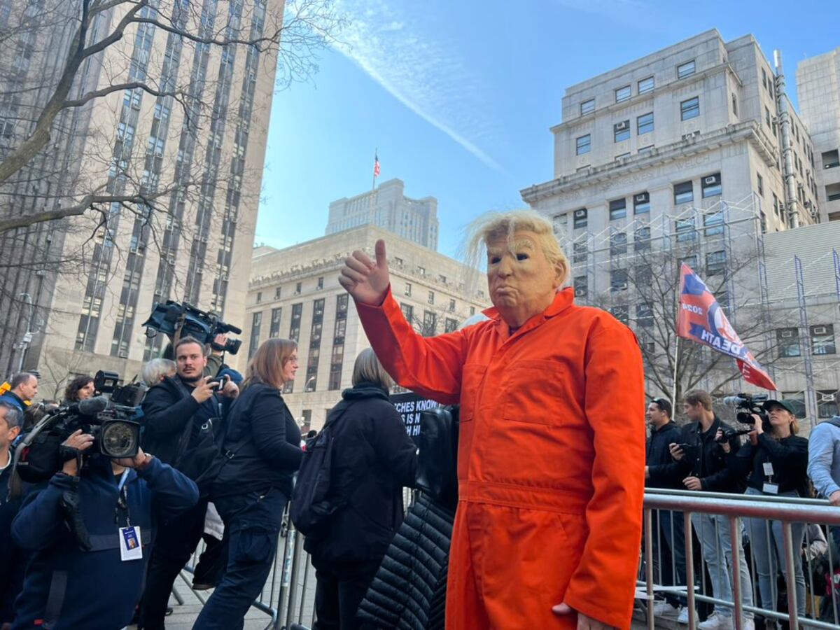 Miles de personas participan en la segunda jornada de movilizaciones contra la administración del presidente Donald Trump denominada “No Kings”.