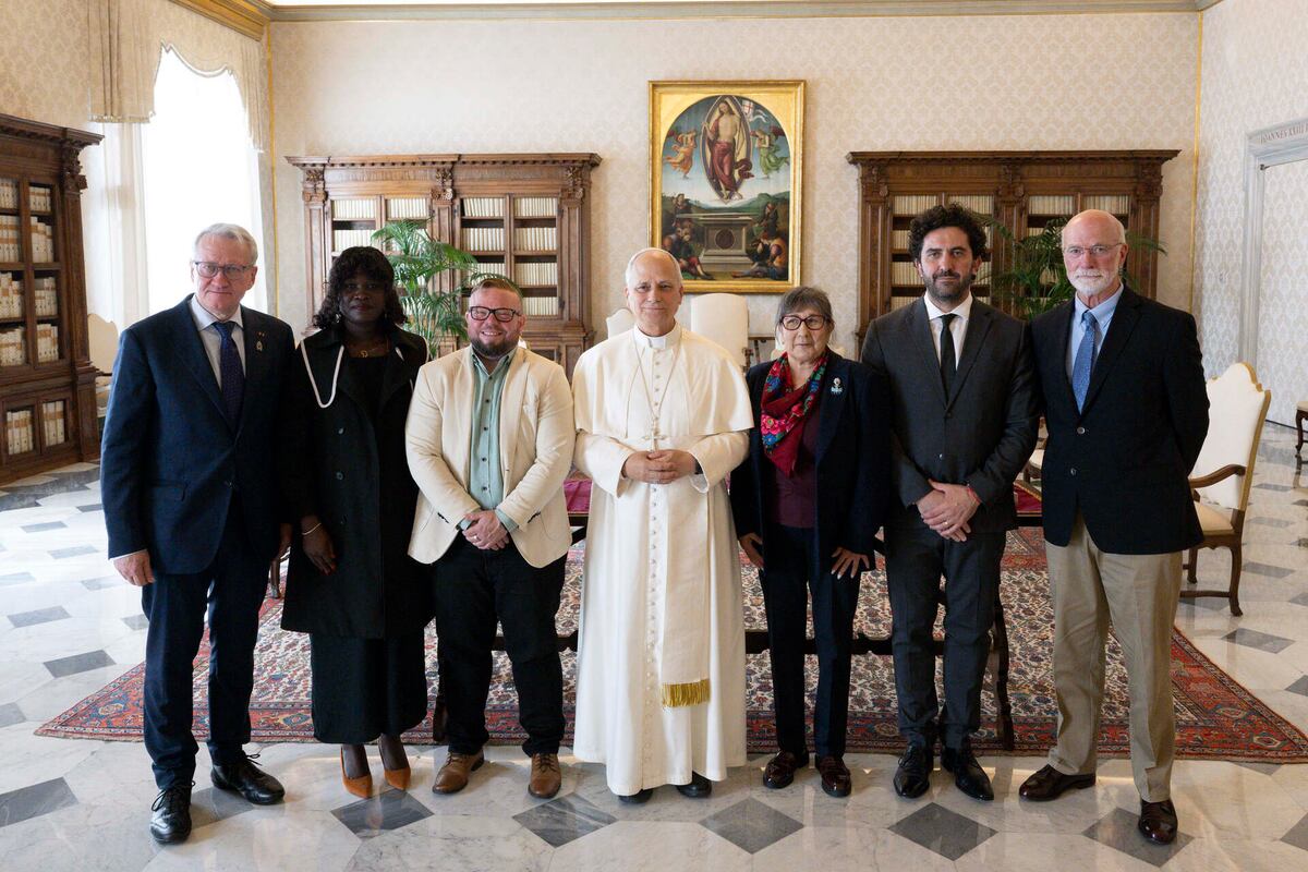 El Papa León XIV junto a miembros de ECA. Nunca antes un jefe máximo de la Iglesia Católica había recibido a una organización que lucha contra el abuso eclesiástico. (ECA)