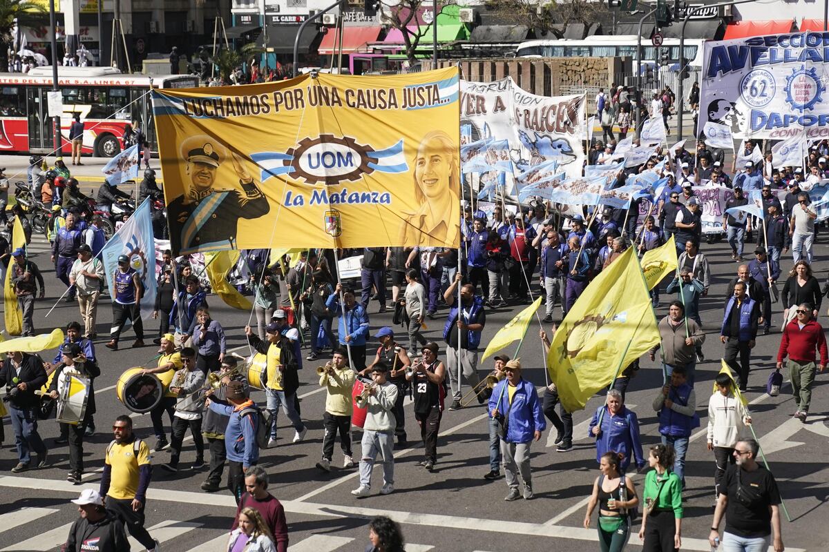 Marcha nacional, este miércoles a las afueras del Congreso. (Clarín)