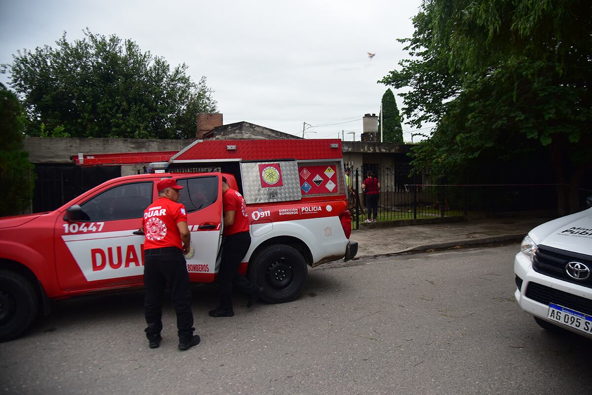 Trágico incendio en barrio Parque Liceo II: una mujer falleció en el interior de su vivienda. (Pedro Castillo / La Voz)