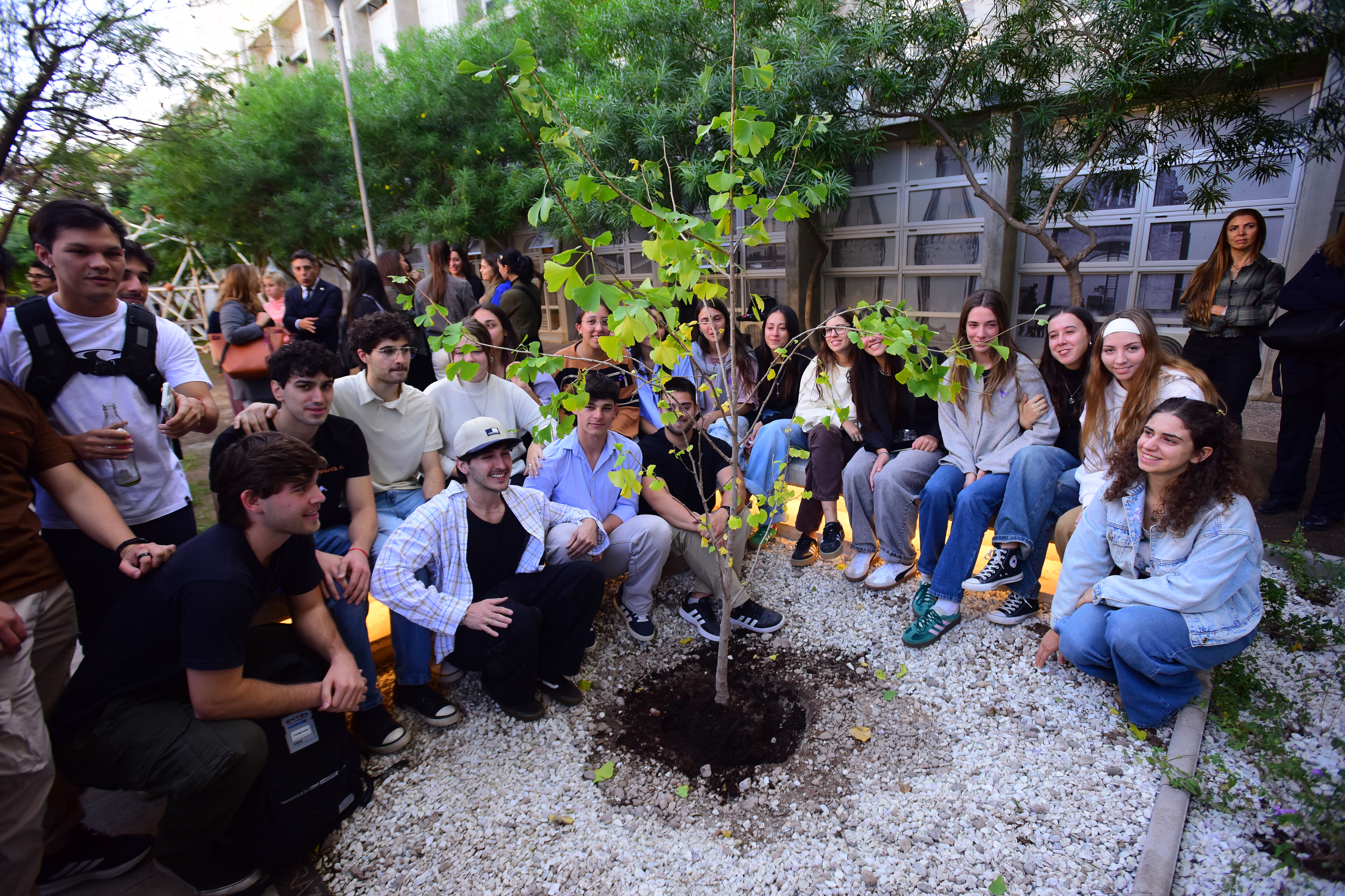 Inauguración de la Plazoleta en homenaje a Catalina Gutiérrez en la Facultad de Arquitectura de la UNC. Foto Javier Ferreyra