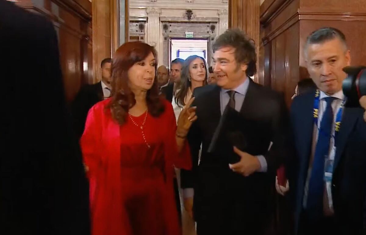 Coincidencia. No hubo una negociación entre Cristina Kirchner y el presidente Javier Milei por la suspensión de las Paso, pero ambos creen que se beneficiarán con que no haya Primarias. (La Voz / Archivo)