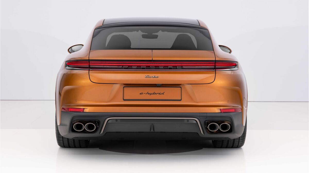 El Panamera fue el primer vehículo de cuatro puertas que también incursionó en la sostenibilidad, al tener una versión E-Hybrid.