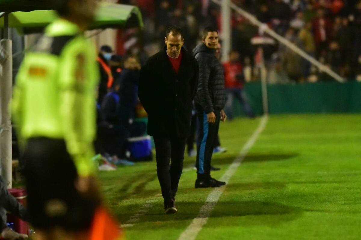 El DT de la Gloria, Lucas Bovaglio, en Alta Córdoba. (Facundo Luque/La Voz)