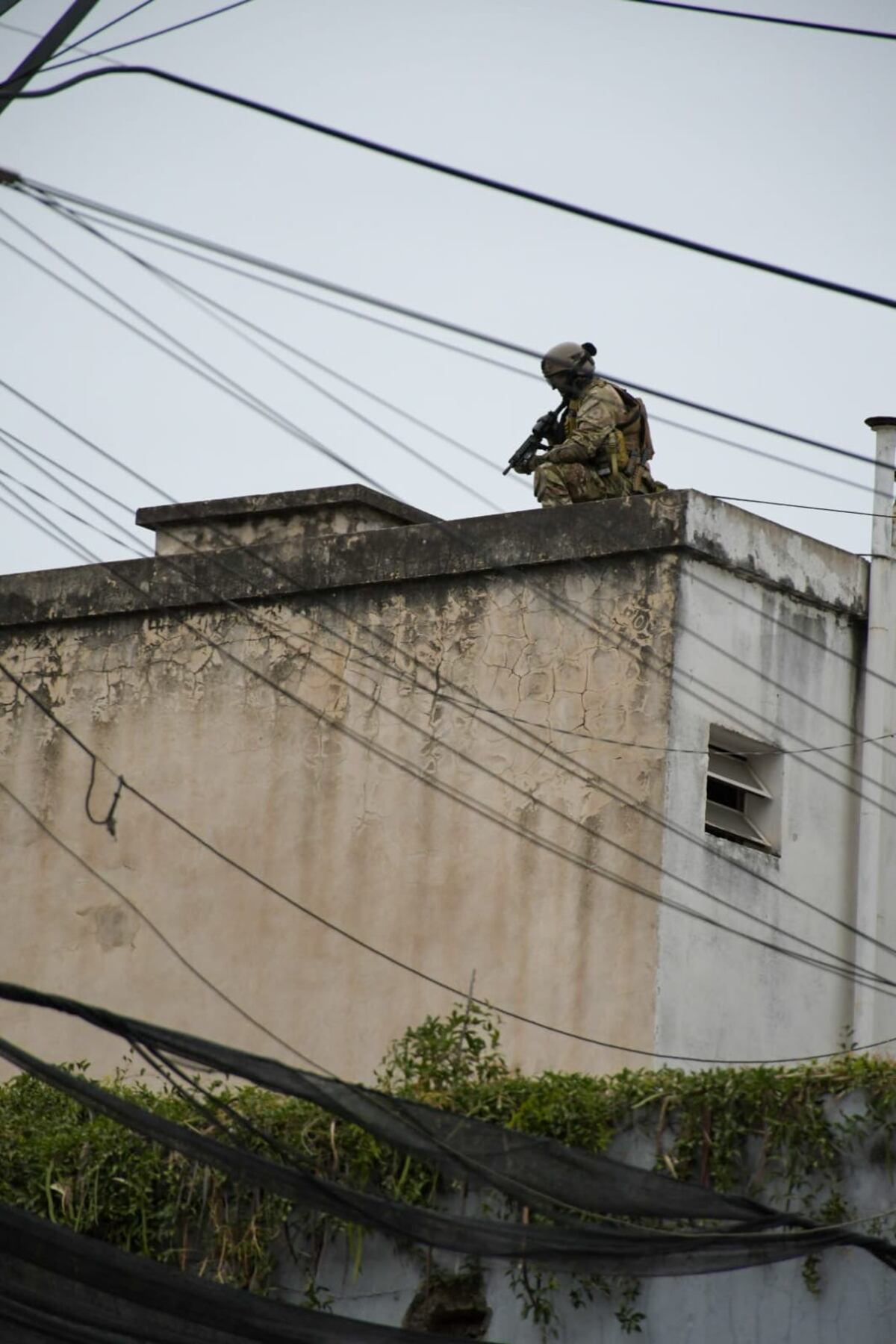 Operativo del Eter para detener al hombre que se atrincheró. (Policía)