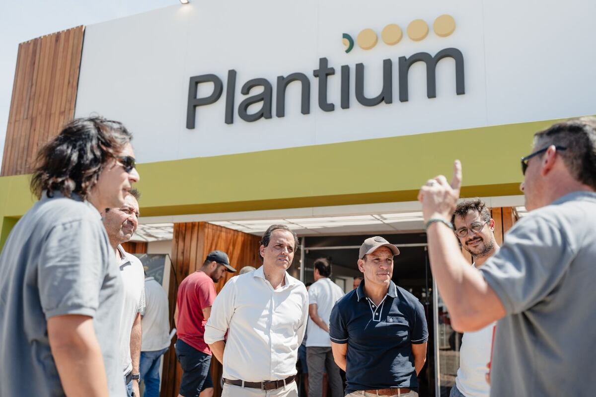 Llamosas firmó un convenio con CREA para impulsar el sector agropecuario en la región.