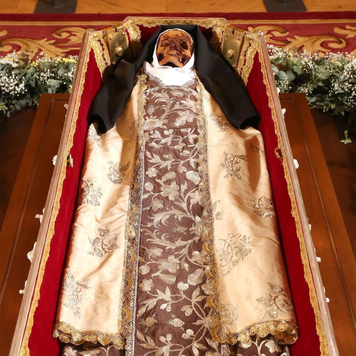Exhiben el cuerpo de Santa Teresa de Jesús por primera vez en 111 años.