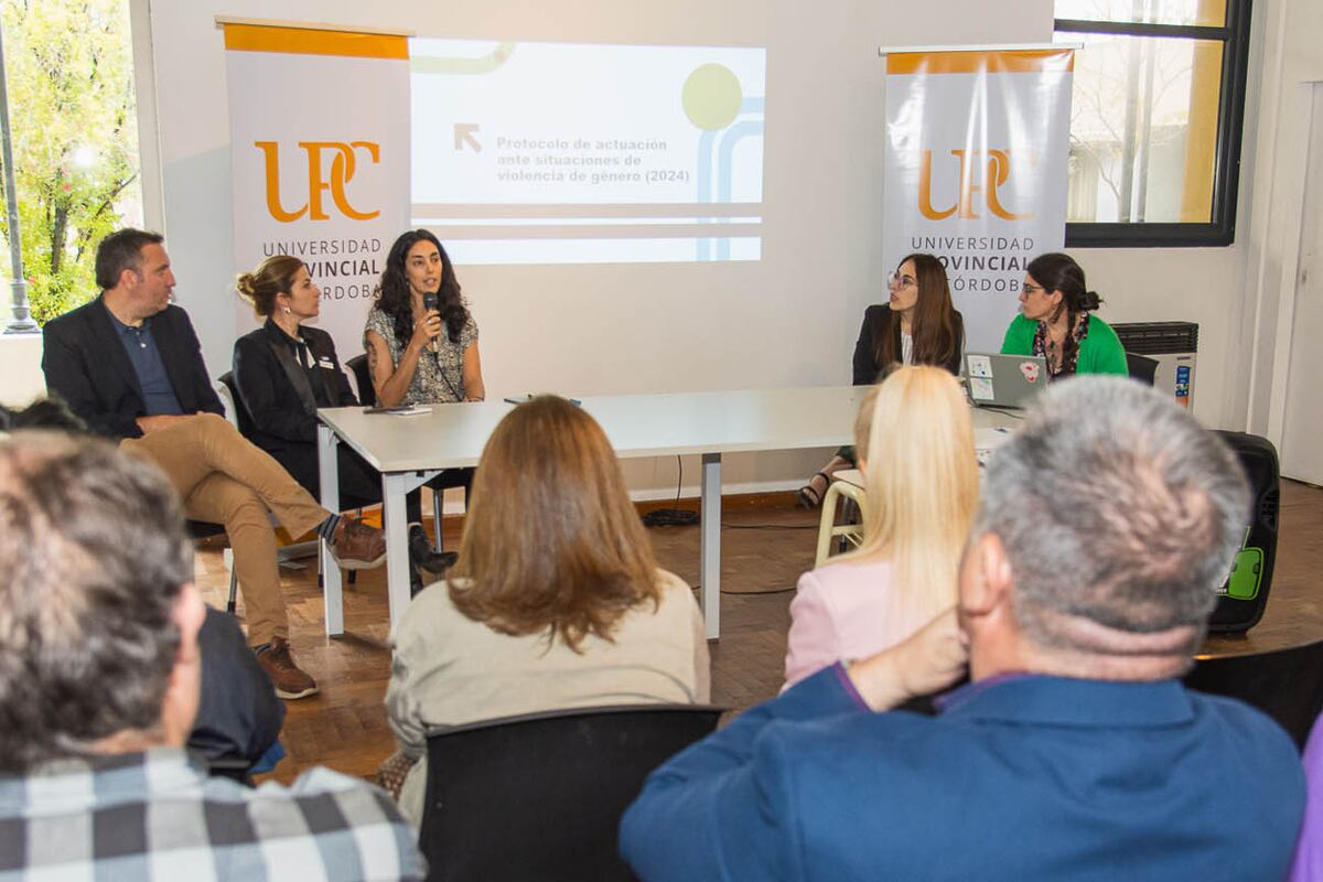 El equipo interdisciplinario de la UPC brinda a la persona denunciante información de la normativa en cuestión y da aviso al Polo Integral de la Mujer.