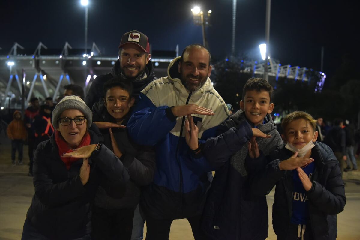Las y los Cara 'e Cancha de Talleres en la previa del partido con Vélez por la Copa Libertadores. (Facundo Luque y Javier Ferreyra)
