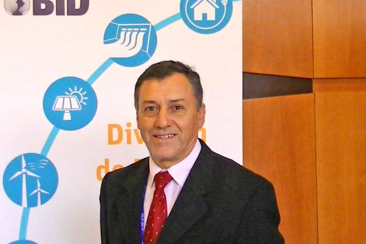 Ingeniero civil Raúl Karpowich, MP 1515,
director del Instituto de Energías y representante del CIC ante Capec.