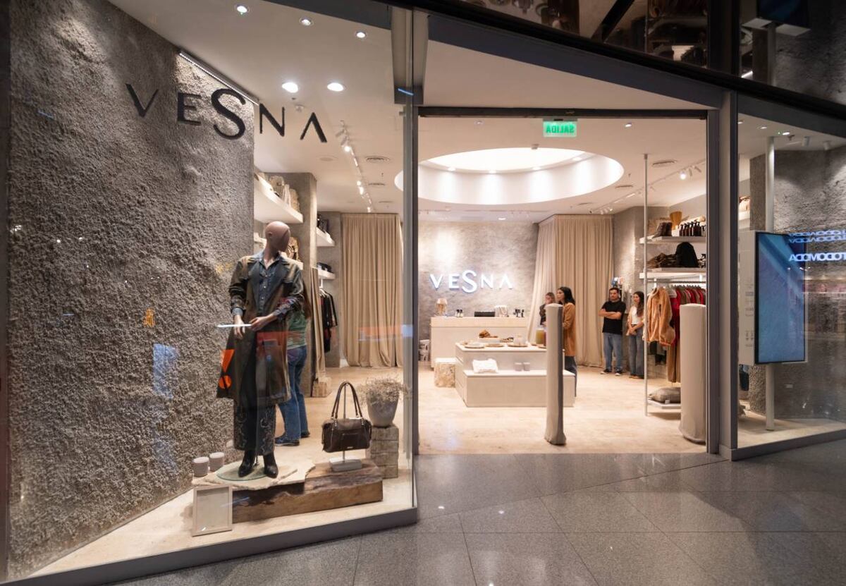 Local en NuevoCentro shopping. Están en el Dino y la Caseros, además de la costa y Buenos Aires.