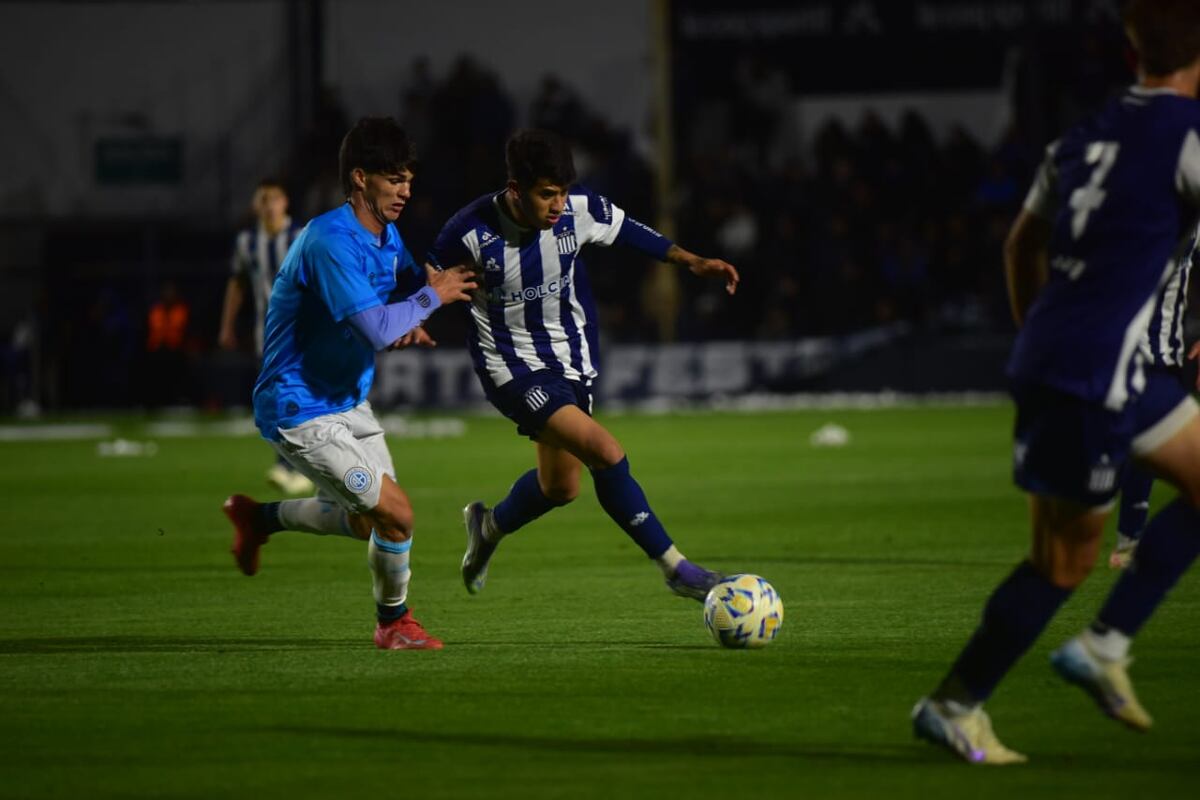 El clásico de Reserva entre Talleres y Belgrano. (Nicolás Bravo / La Voz).