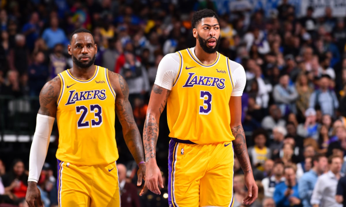 La relación entre LeBron James y Anthony Davis comenzó muy bien en los Lakers, pero se fue desgastando con el paso de las temporadas. Le buscan nuevo destino al interno. (AP/Archivo)