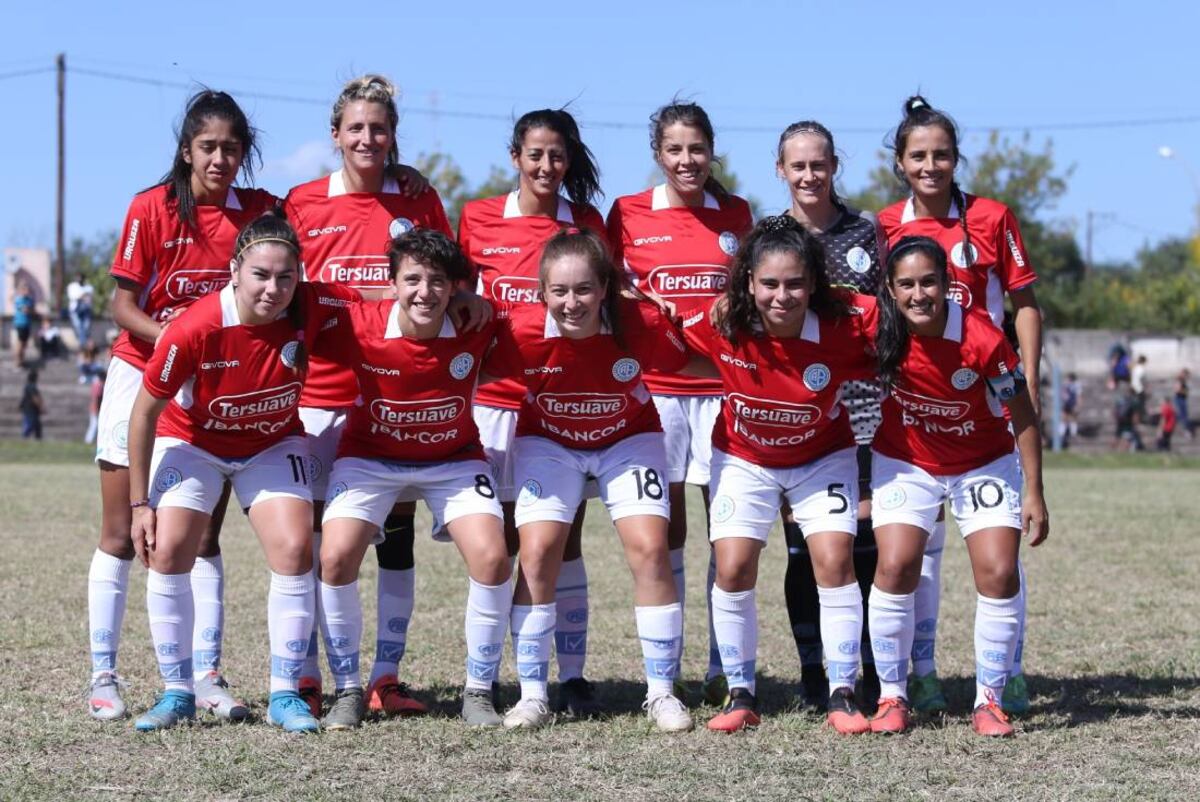 El plantel de Belgrano en el inicio de la LFC 2021 (Prensa Belgrano)