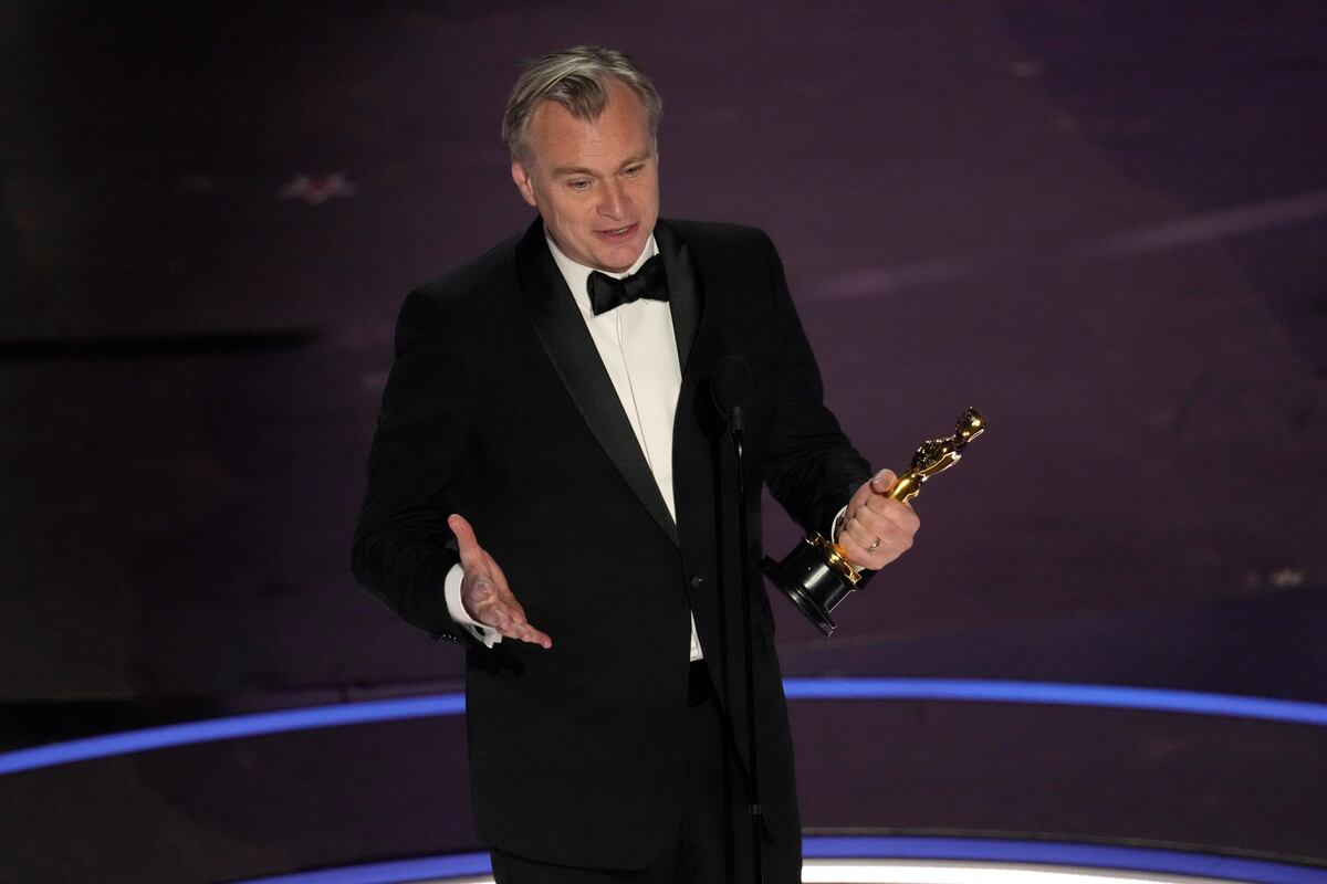 Christopher Nolan tiene finalmente su Oscar al mejor director. Por "Oppenheimer", claro. (AP)