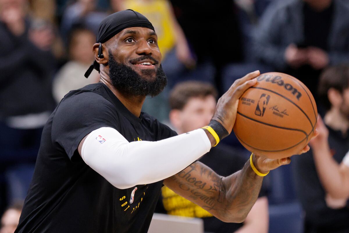 LeBron James y su continuidad en los Lakers. (AP / Archivo)