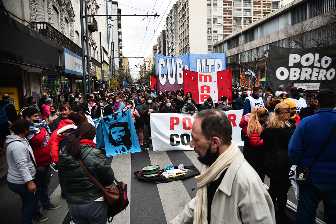 Protesta de organizaciones sociales piqueteras en el centro de la ciudad.