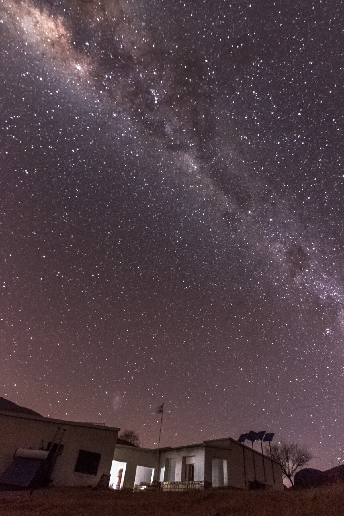 Puesto de montaña La Ciénaga iluminado por las estrellas. (Gentileza: Gerardo Iratchet)