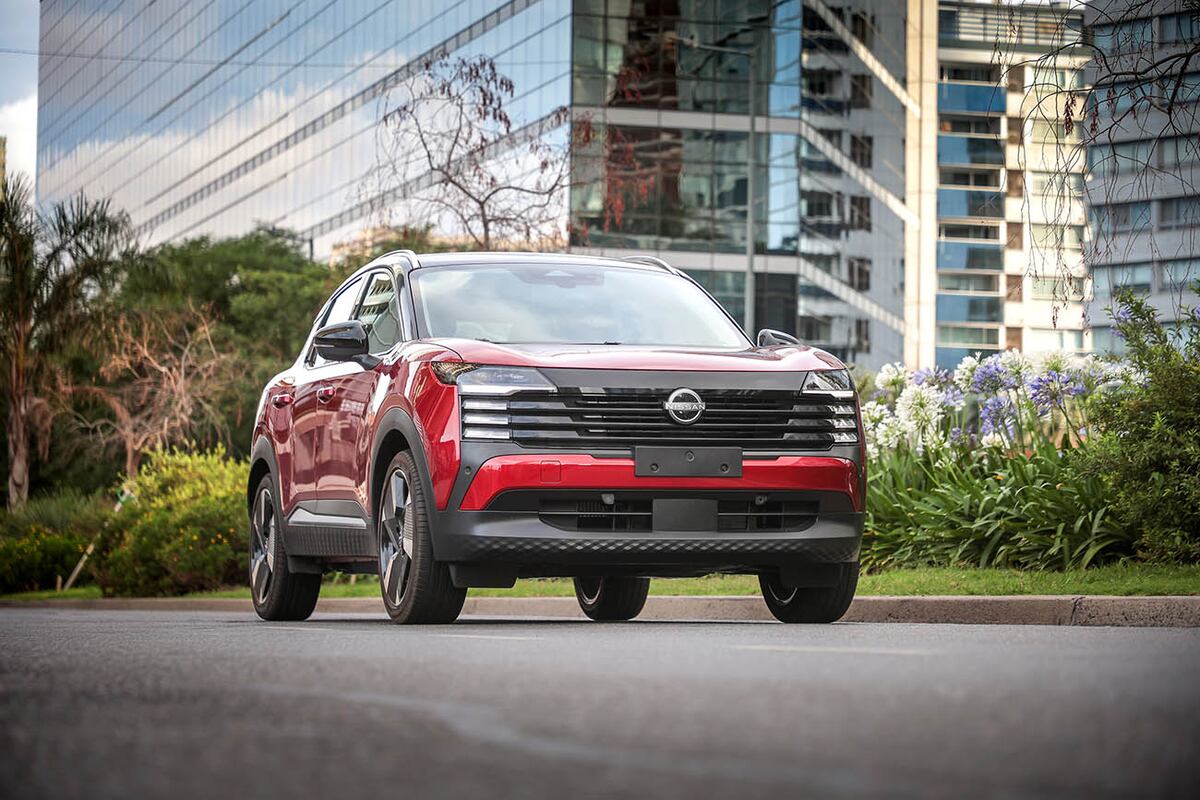 Toda la gama está impulsada por el motor naftero 1.0 TCe (turbo), que entrega 120 CV y 200 Nm de torque, acoplado a una caja automática EDC de doble embrague y seis velocidades,