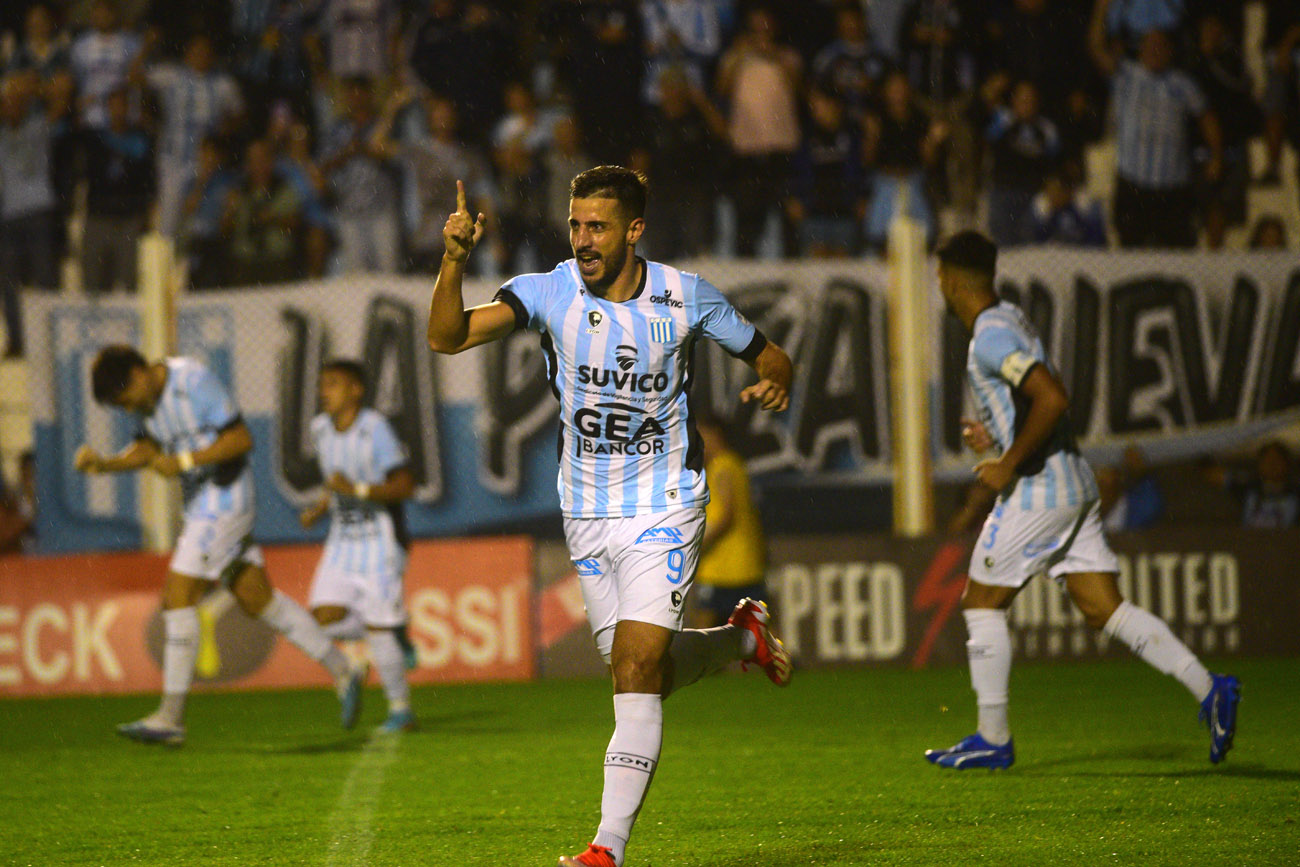 Racing de Nueva Italia recibió a Los Andes en en estadio Miguel Sancho. (Nicolás Bravo / La Voz)