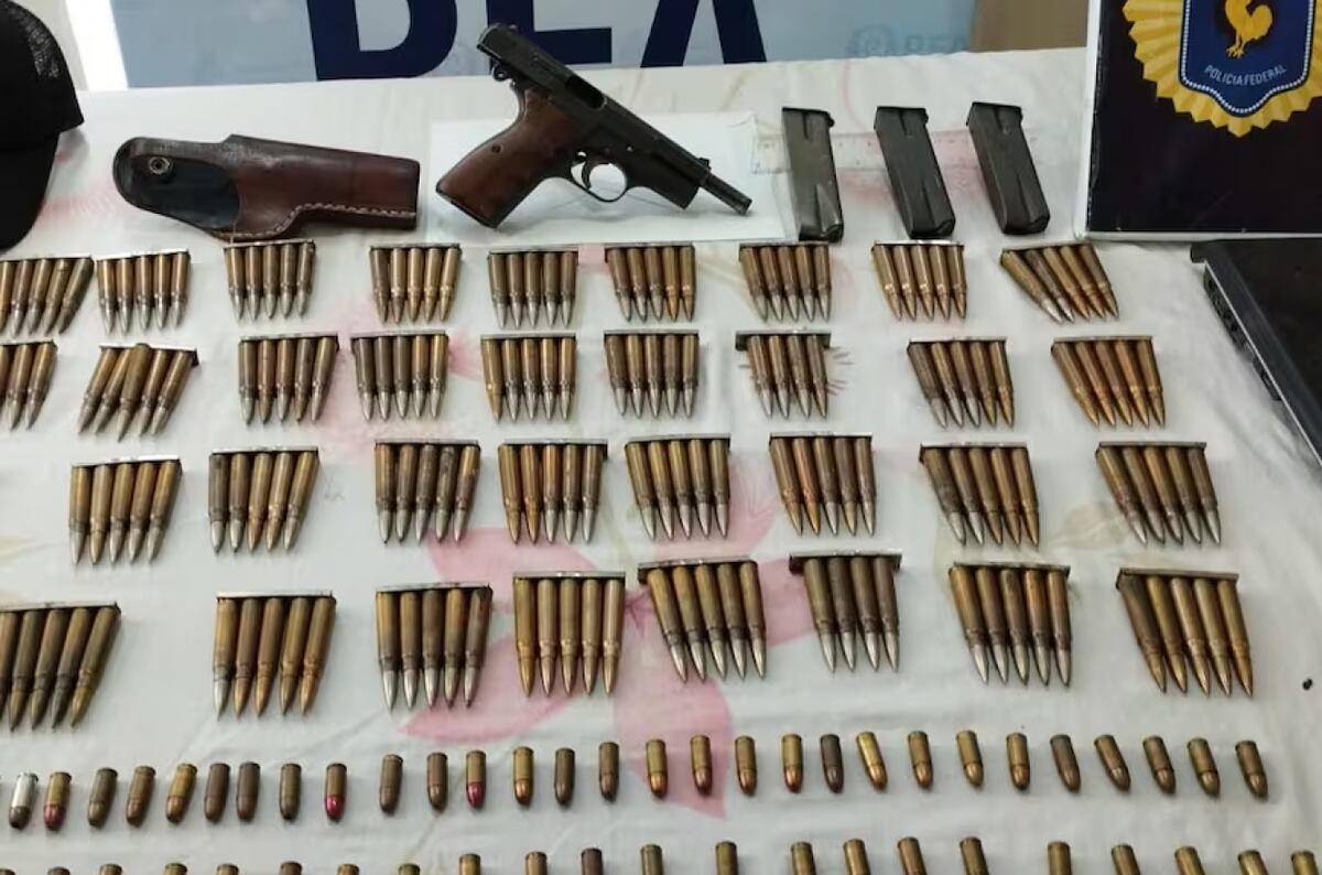 Hallazgo. Encontraron armas y cartuchos en la vivienda de Carlos Pérez. (Gentileza)