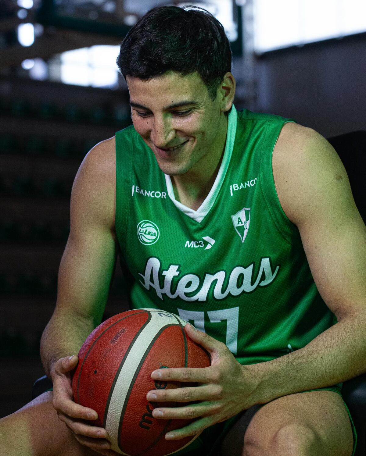 Atenas presentó la nueva camiseta, que usará en la temporada 2025/2026 de la Liga Nacional. (Ignacio Lingua / Prensa Atenas)