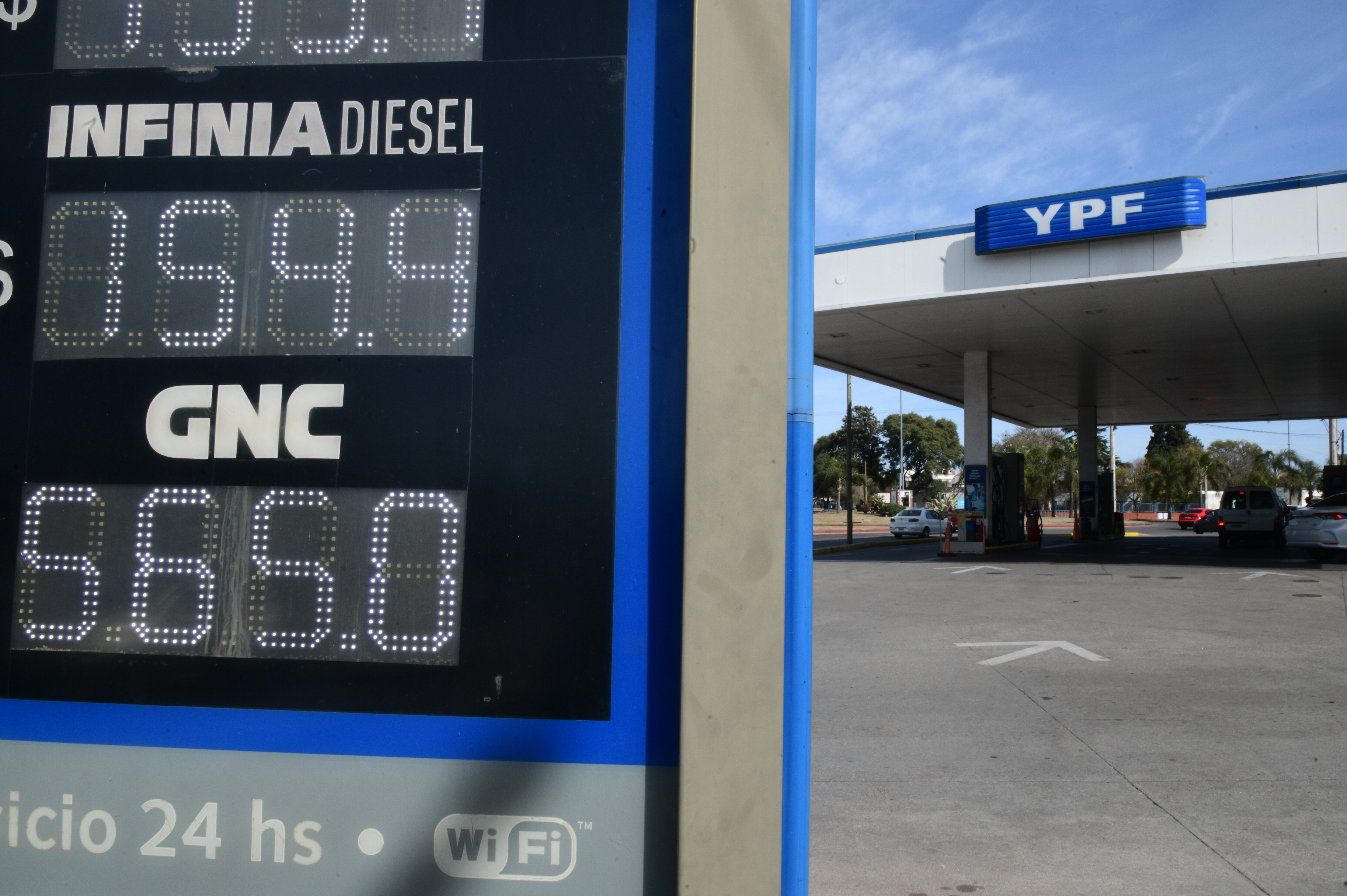 Baja el GNC en YPF a $ 565 . (Ramiro Pereyra/La Voz)
