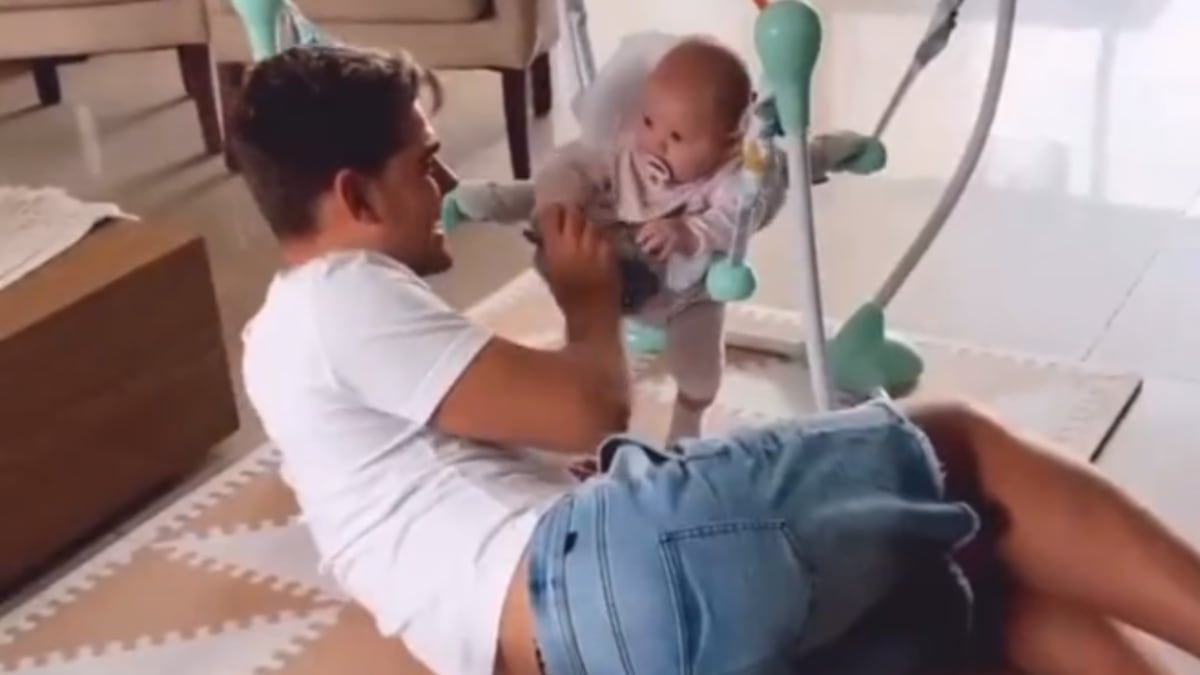 Mientras se recupera de la lesión, Girotti sigue a Talleres con su hija.