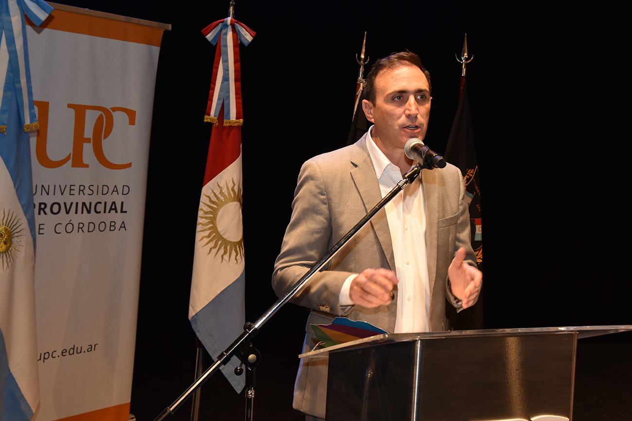 El ministro de Justicia provincial, Julián López, en el egreso de exmilitares como nuevos miembros de la FPA.