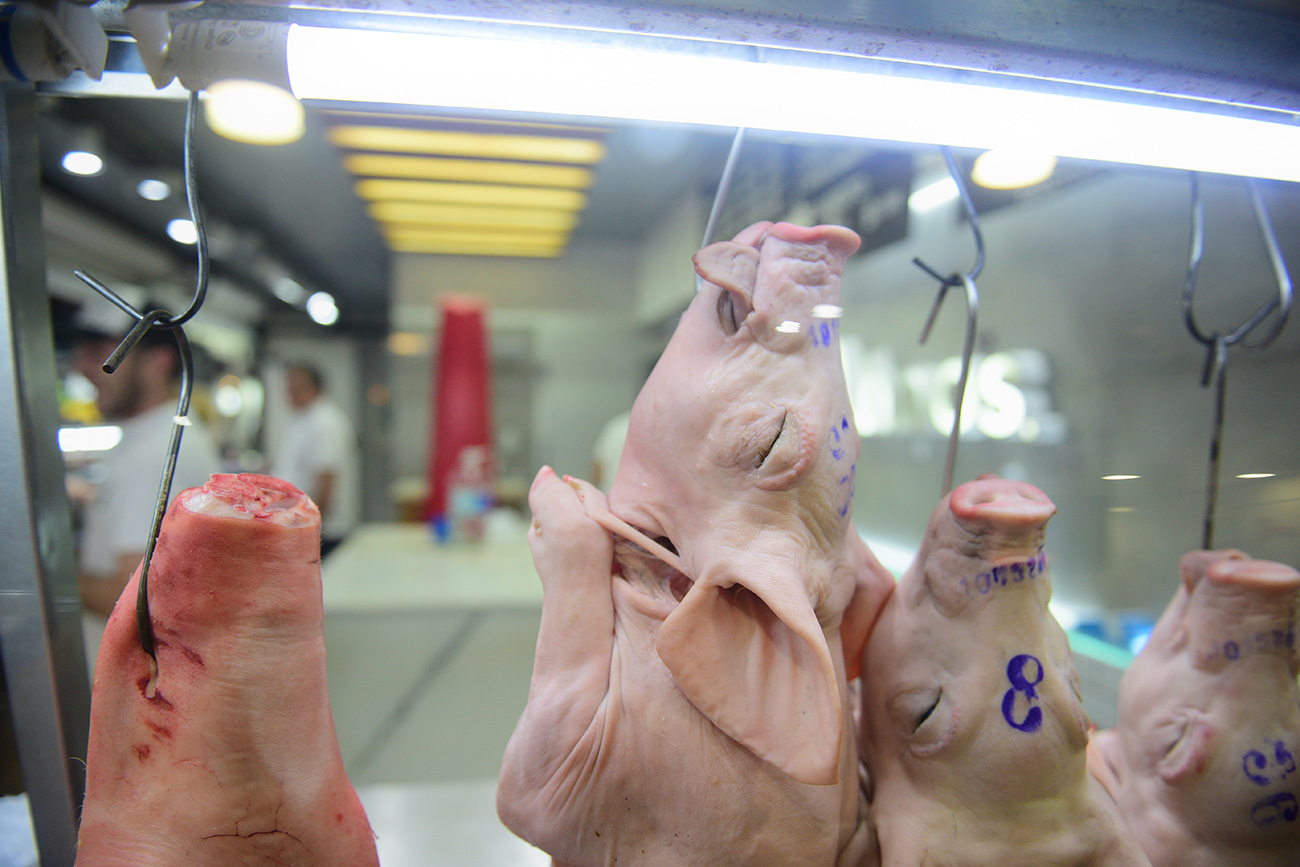 Aumento del precio de la Carne en el Mercado Norte. (José Gabriel Hernández / La Voz)