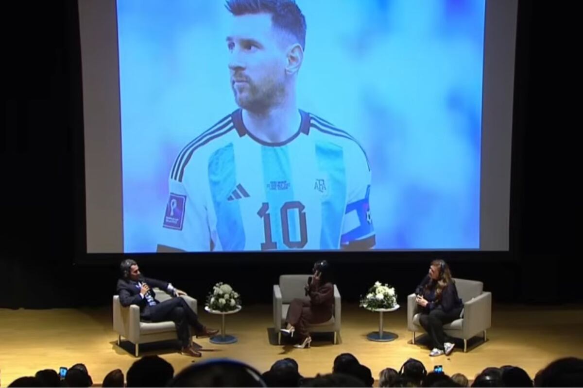 Simone Biles habla de Messi durante la charla en Buenos Aires. (Canal oficial Gcba)