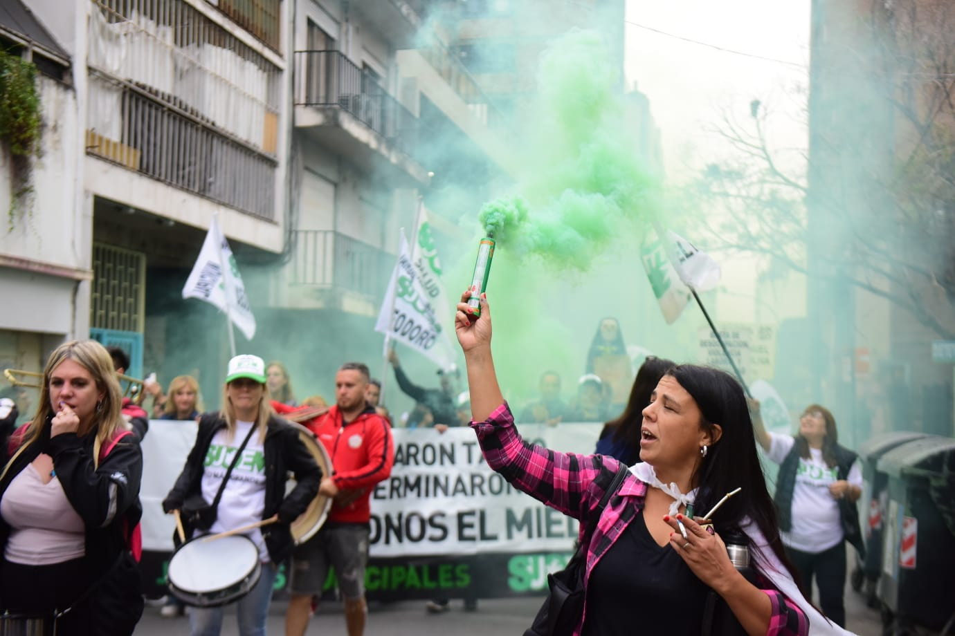 El sindicato de empleados municipales marchó por las calles de la ciudad. (José Gabriel Hernández / La Voz)