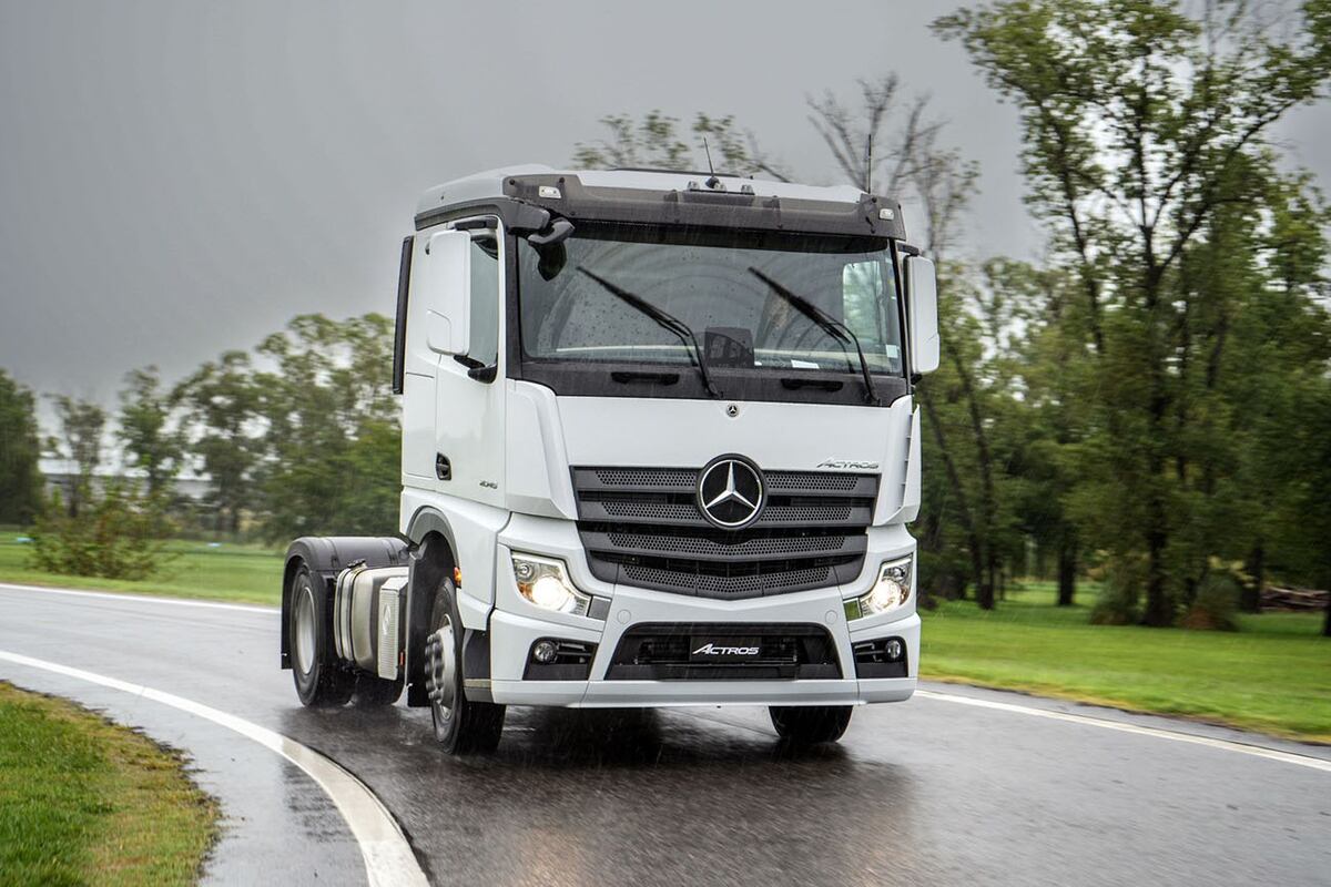 El Actros 2045 es una configuración 4x2, ideal para quienes todavía operan con la categoría tradicional de hasta 45 toneladas.