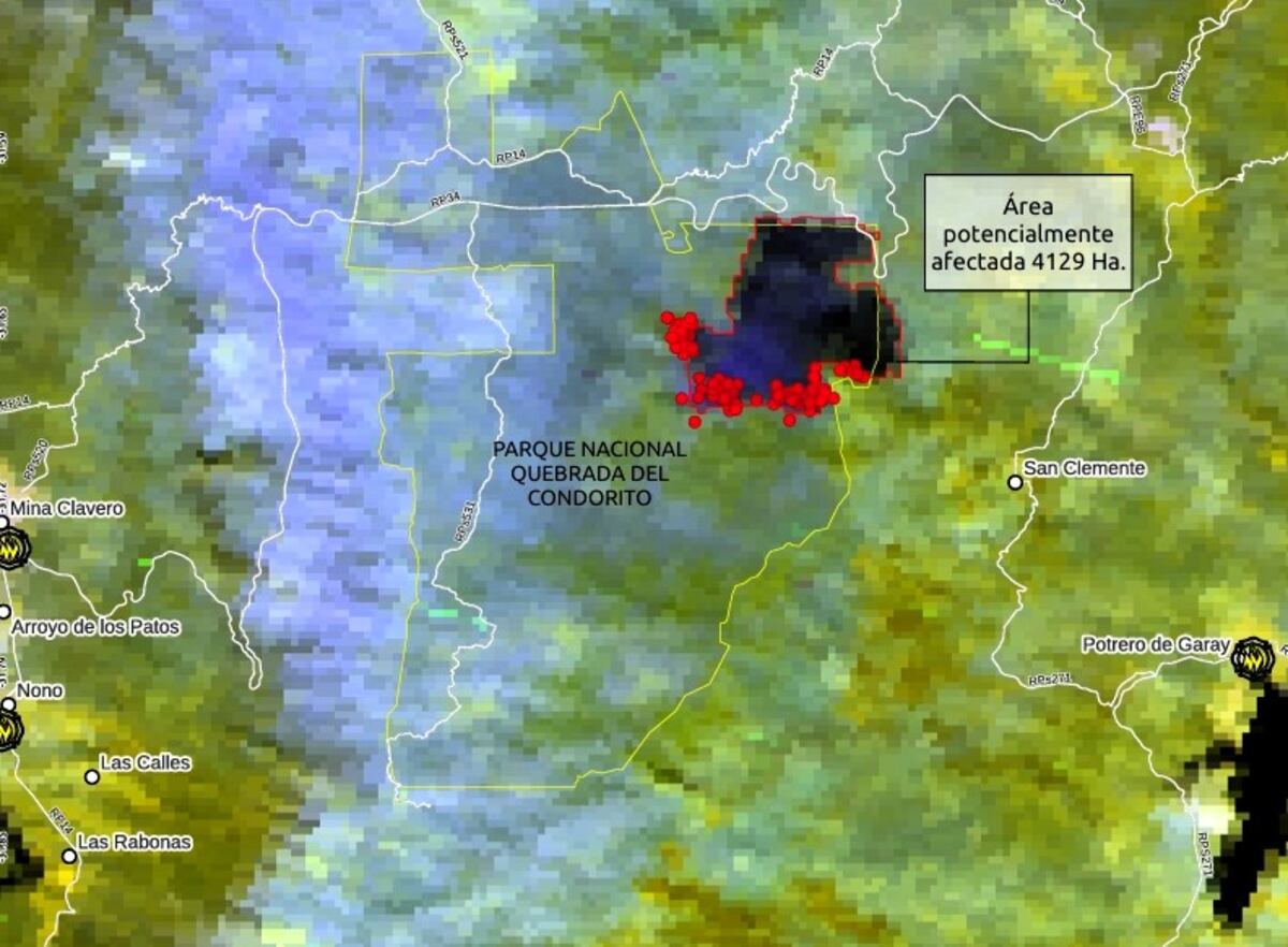 El área quemada en Quebrada del Condorito entre viernes y lunes, según imágenes satelitales de la Comisión Nacional de Actividades Espaciales (Conae). El lineas amarillas, el contorno del parque nacional. (Gentileza Conae)
