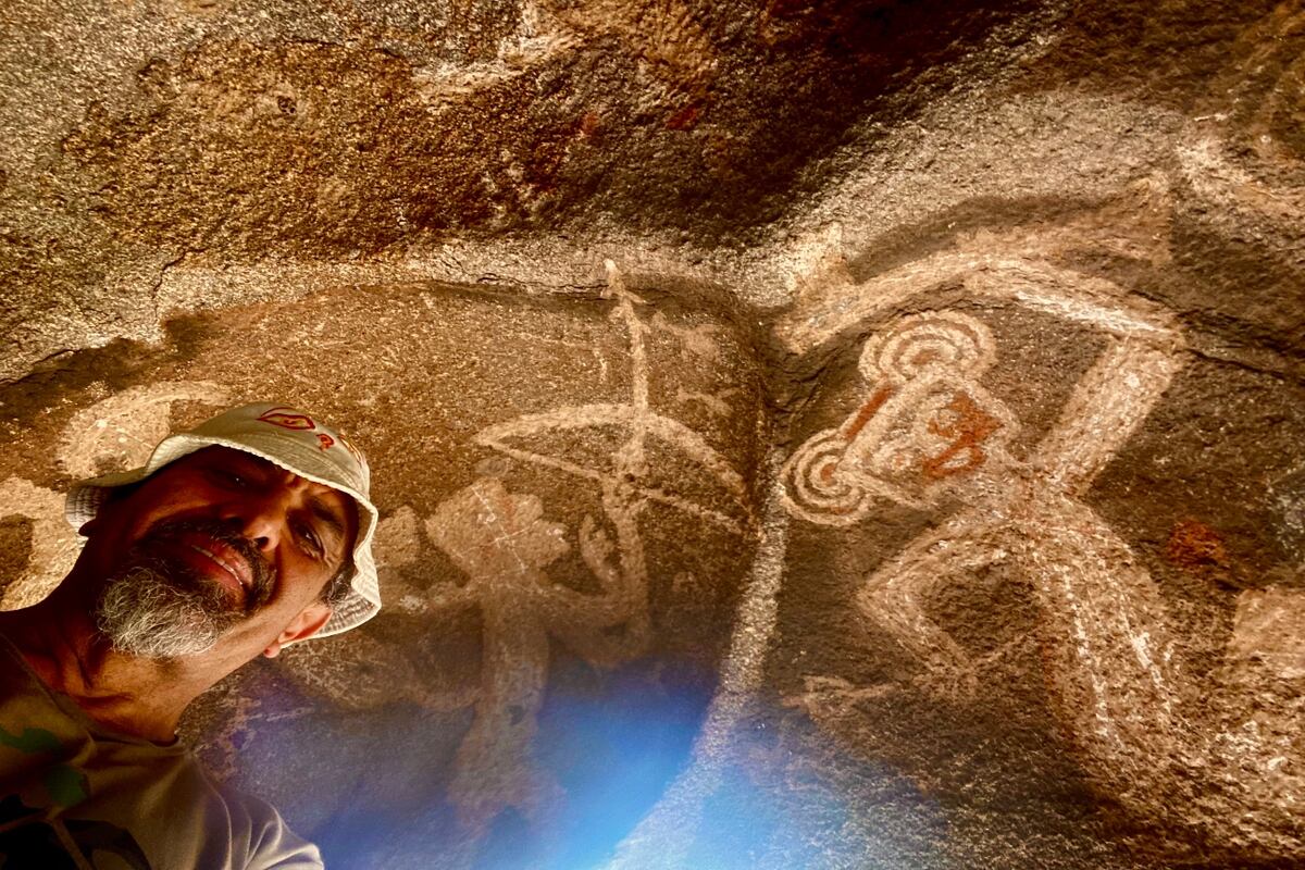 Pictografías de “La Sixtina”, motivos antropomorfos con vestimentas de felinos, con pipas y en posición de baile, como el “Danzarín”; el chamán en una escena de sacrificio.(Foto: gentileza Pablo Sigismondi)