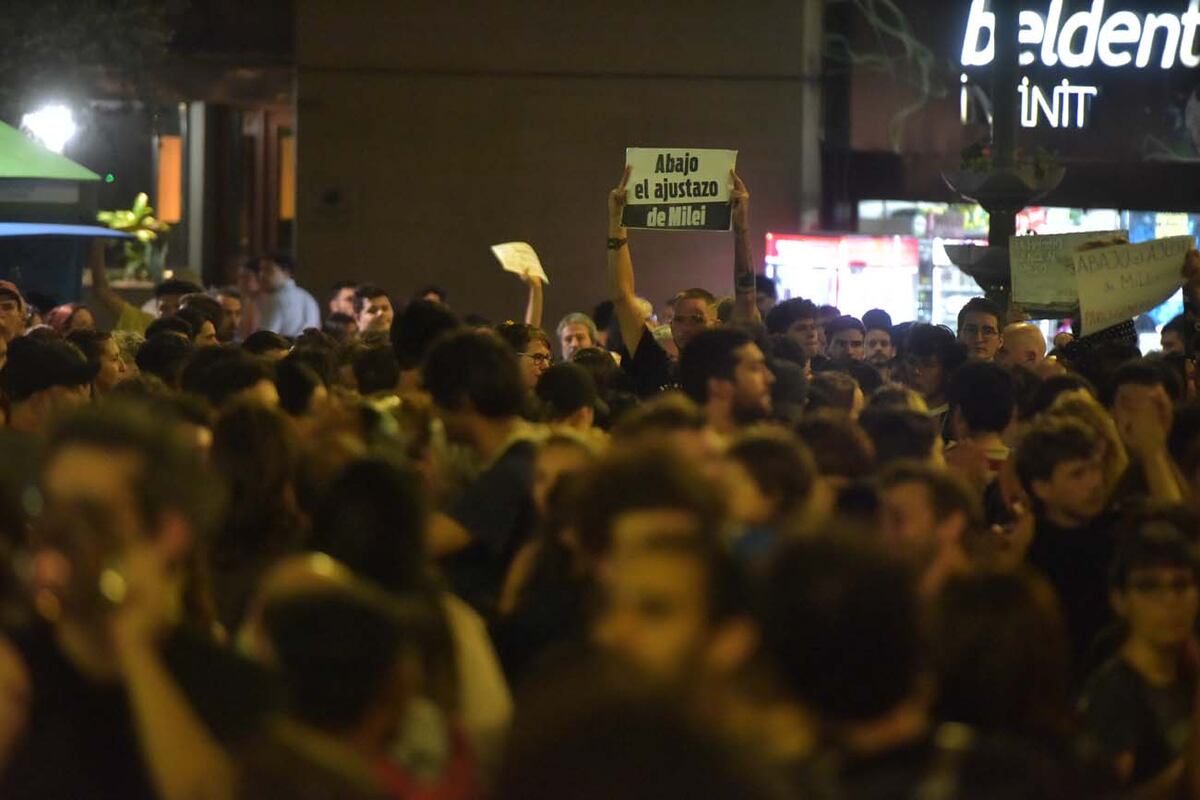 cacerolazo en patio olmos