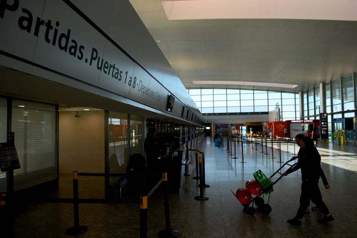 Paro nacional de transporte. Vuelos cancelados en el Aeropuerto Ambrosio Taravella. (Nicolás Bravo / La Voz)