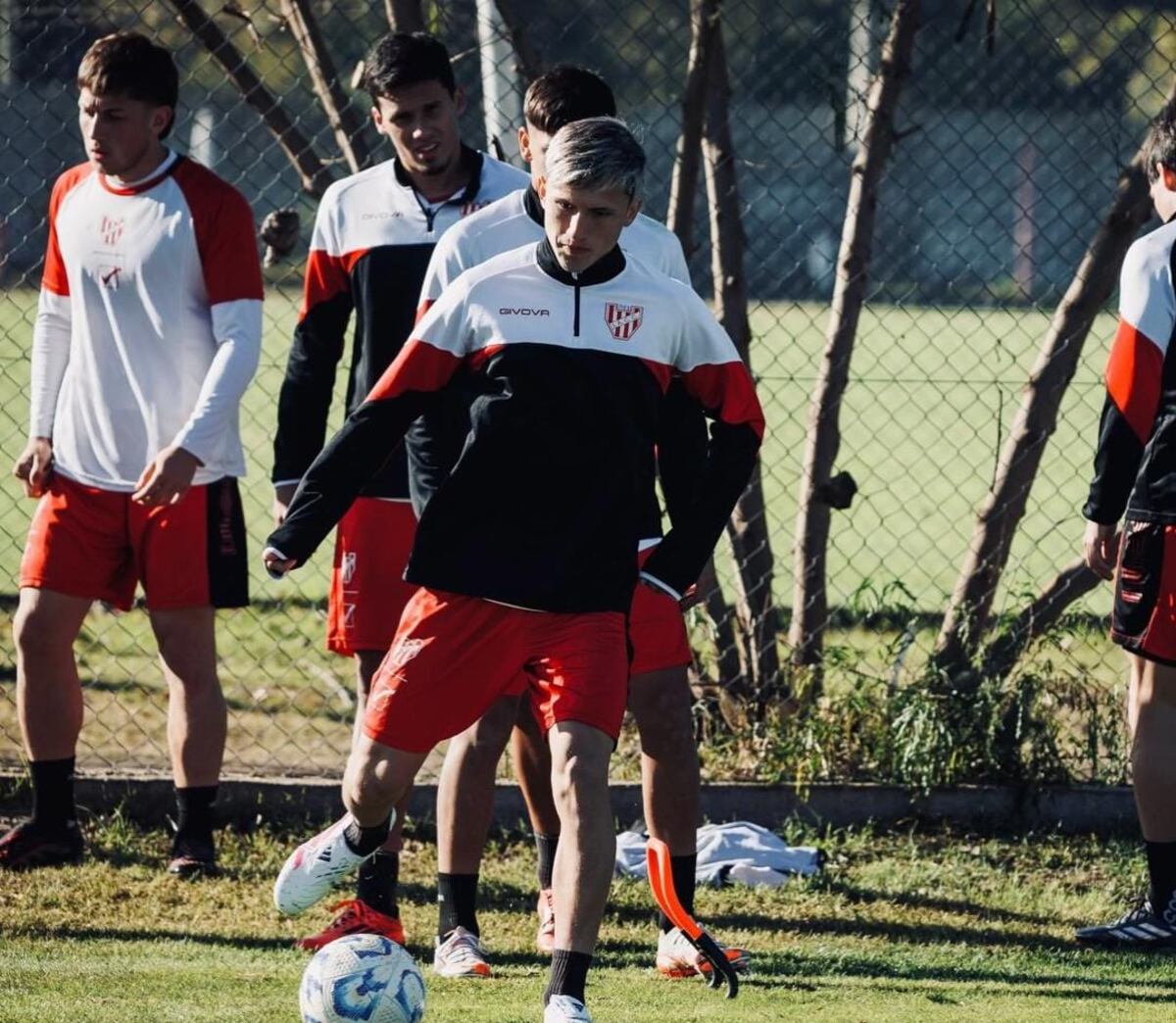 Lautaro Barraza, extremo de la Reserva de Instituto. (Instagram Lautaro Barraza).
