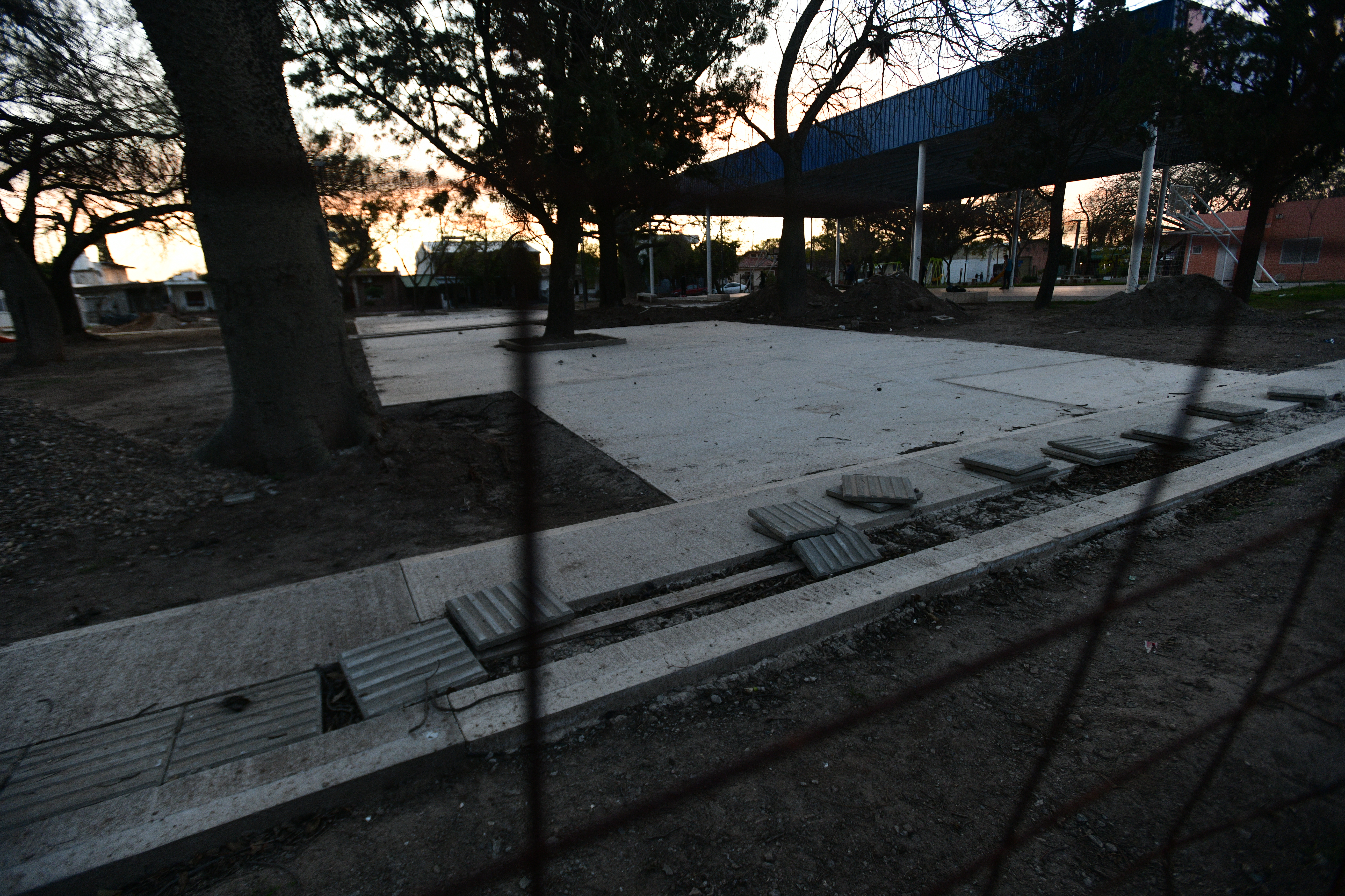 Obras abandonadas en plazas barriales. Plaza San José Obrero en Barrio Ampliación Empalme. Foto Javier Ferreyra 