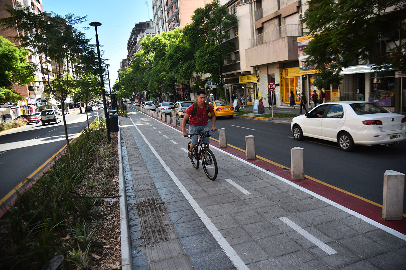 Seguimiento de obra delcantero central del Bulevar Chacabuco y ciclovia. Foto Pedro Castillo