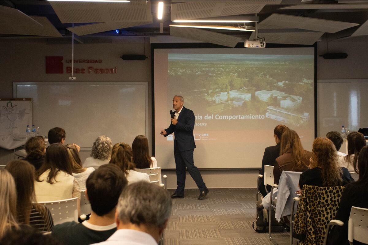 Sebastián Visotsky, doctor en Economía del comportamiento y director de Investigación, Desarrollo e Innovación de la Córdoba Management School de la Universidad Blas Pascal.
