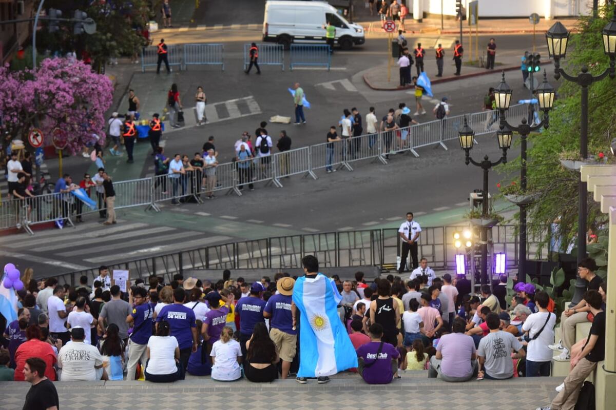Acto de Javier Milei en el Parque Sarmiento. (Nicolás Bravo / La Voz)