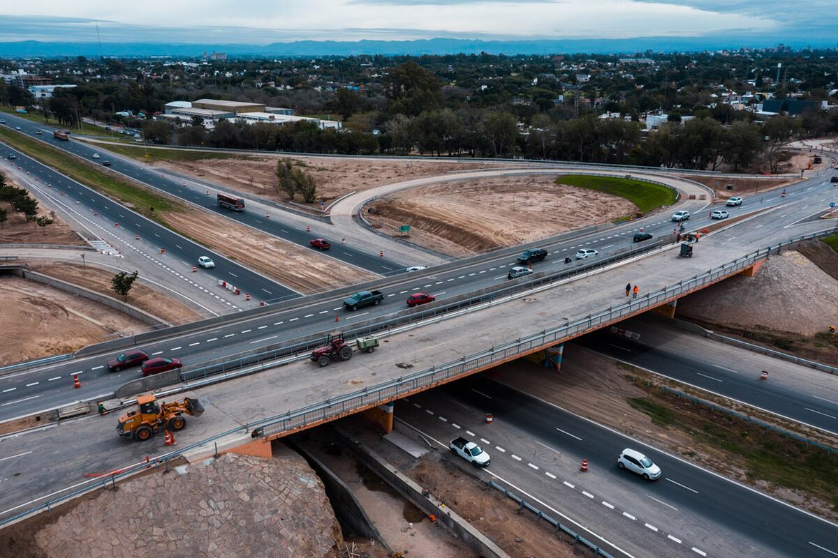 Distribuidor de tránsito San Carlos, que conecta Circunvalación con Avenida O'Higgins. (La Voz)