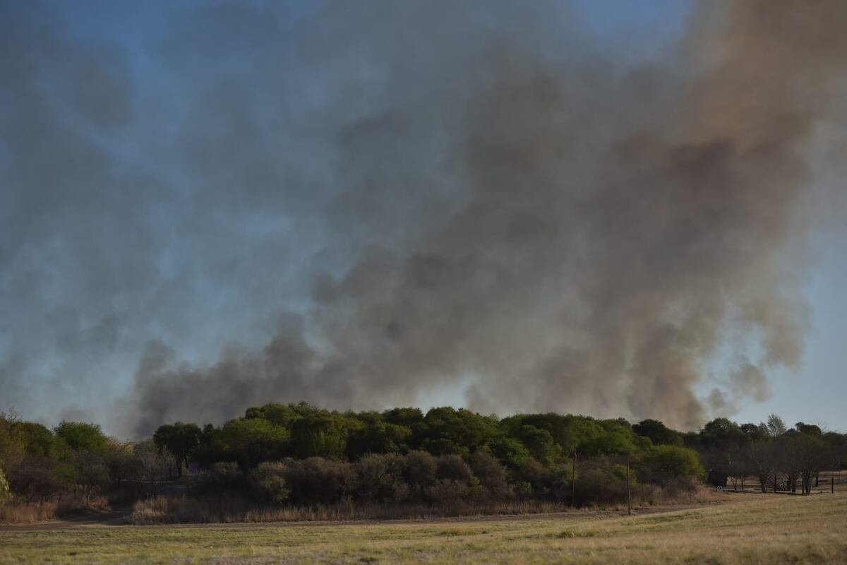 Incendio atrás del Tiro Federal. (Facundo Luque)