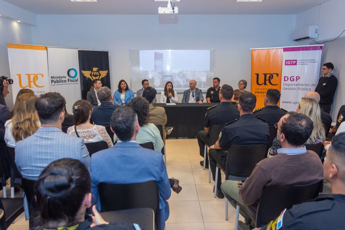 La propuesta académica busca formar profesionales con una mirada crítica, ética y orientada a los derechos humanos en materia de seguridad.