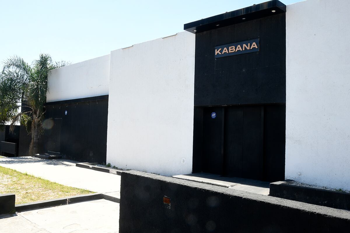 La agresión sucedió en la vereda del boliche Kabana, en la zona del Chateau. (Ramiro Pereyra / La Voz)